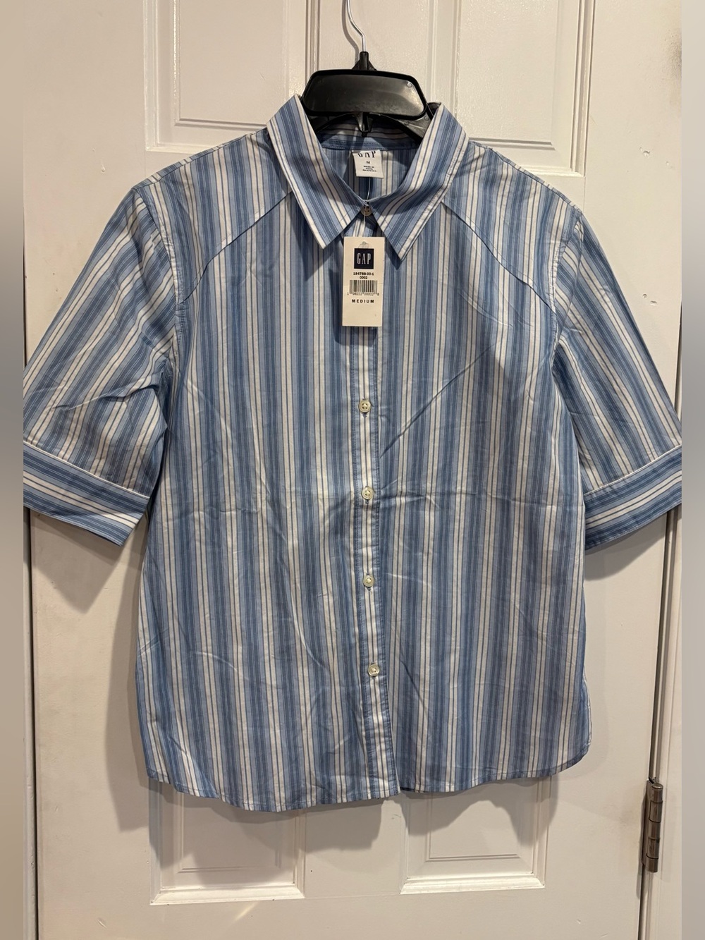 NWT! GAP Short-Sleeve Blue Stripe Shirt.